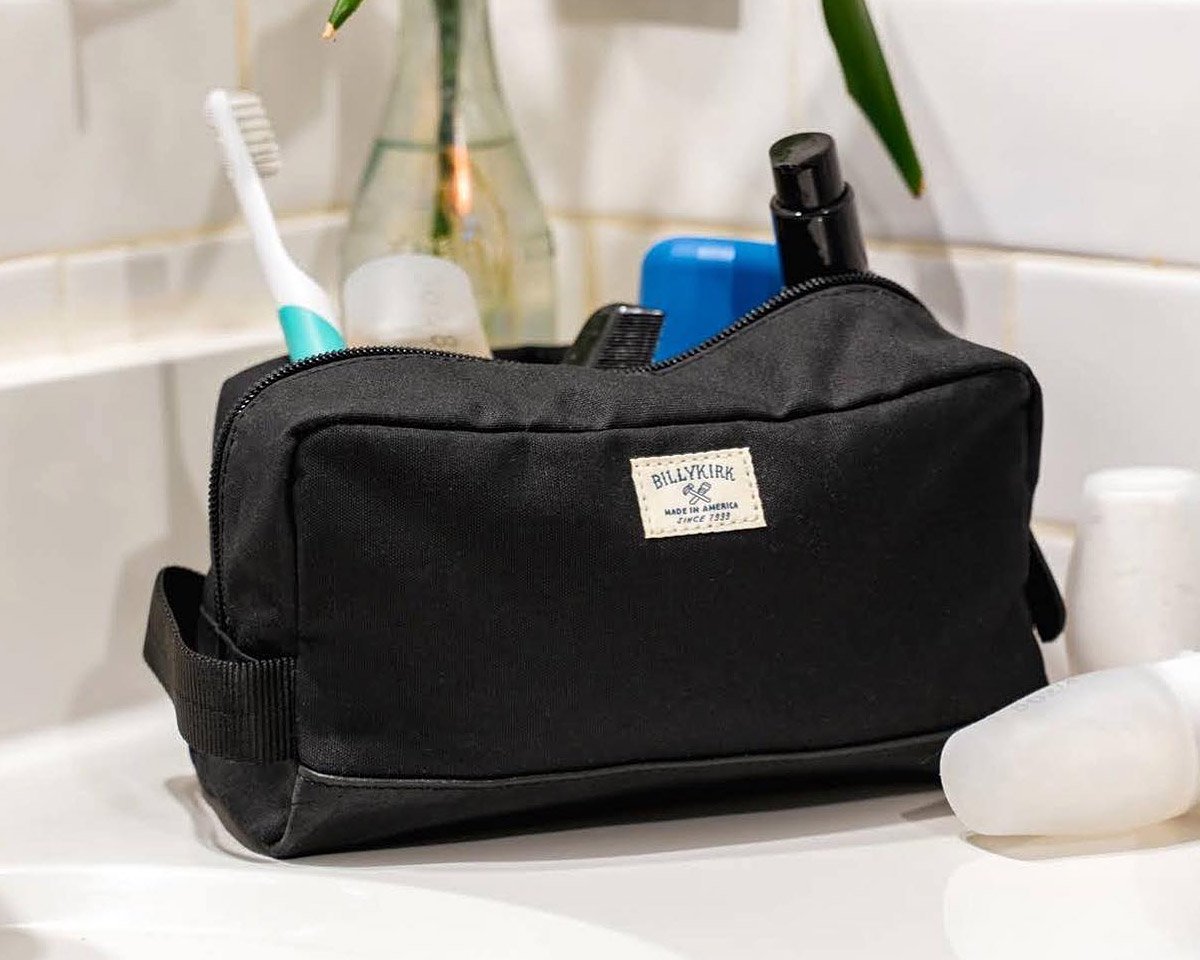 Essential Features to Look for in a Men’s Toiletry Bag